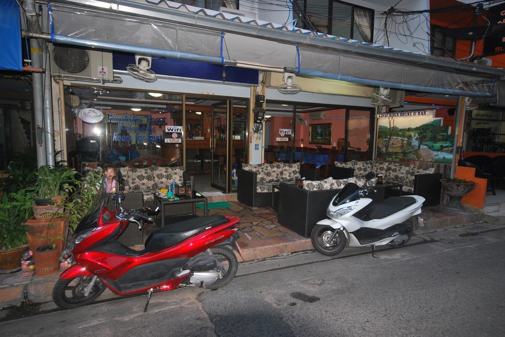 Kingfisher House & Bar Pattaya Buitenkant foto